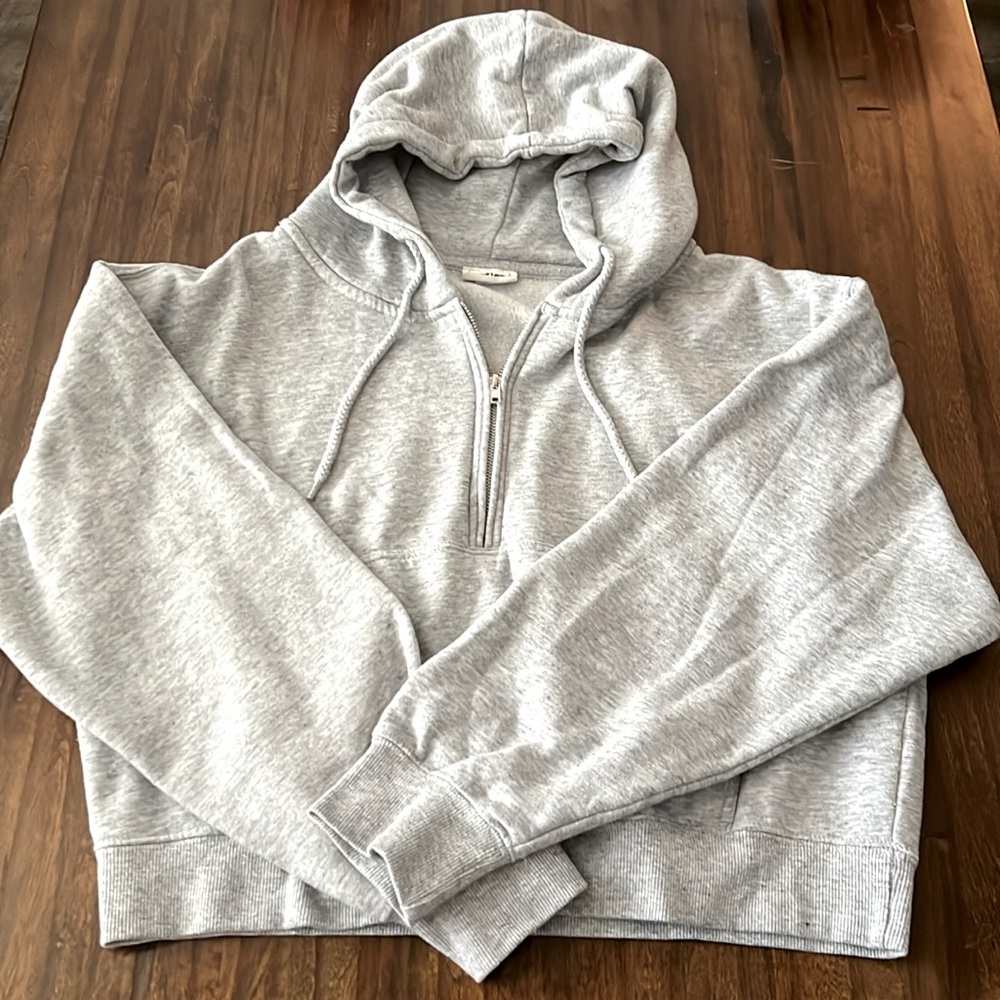 Cropped half zipped hoodie